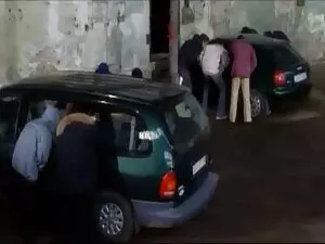 パパの娘は余分なお金のためにお父さんを犯 ...