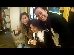 ナターシャは彼女のユニコーンの衣装で楽し ...