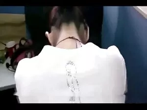 医師のロッカーで古典的な三人組のセックス ...