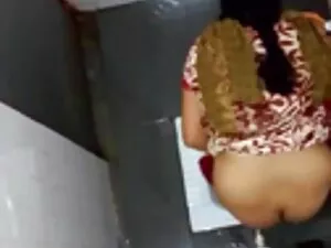 セクシーなアジアShemale Mast ...