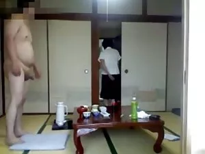 顔の洗浄の前に肛門性のセクシーなラテン語 ...