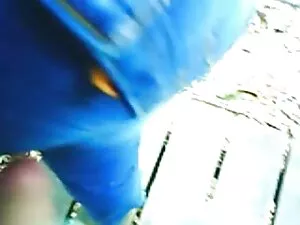 彼はお父さんの親友の黒いコックを騙します ...