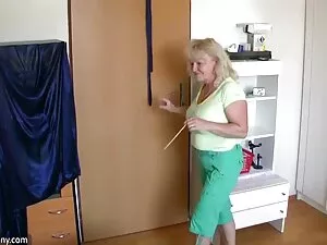 セクシーな赤毛の十代の屋外Handjob ...