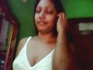 ホットXemaleは彼女のセクシーな穴が ...