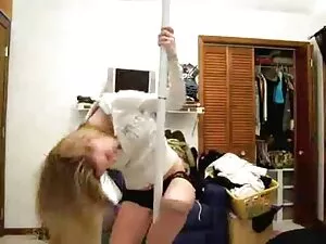 フェラを与える美しいブルネット。 女の子 ...